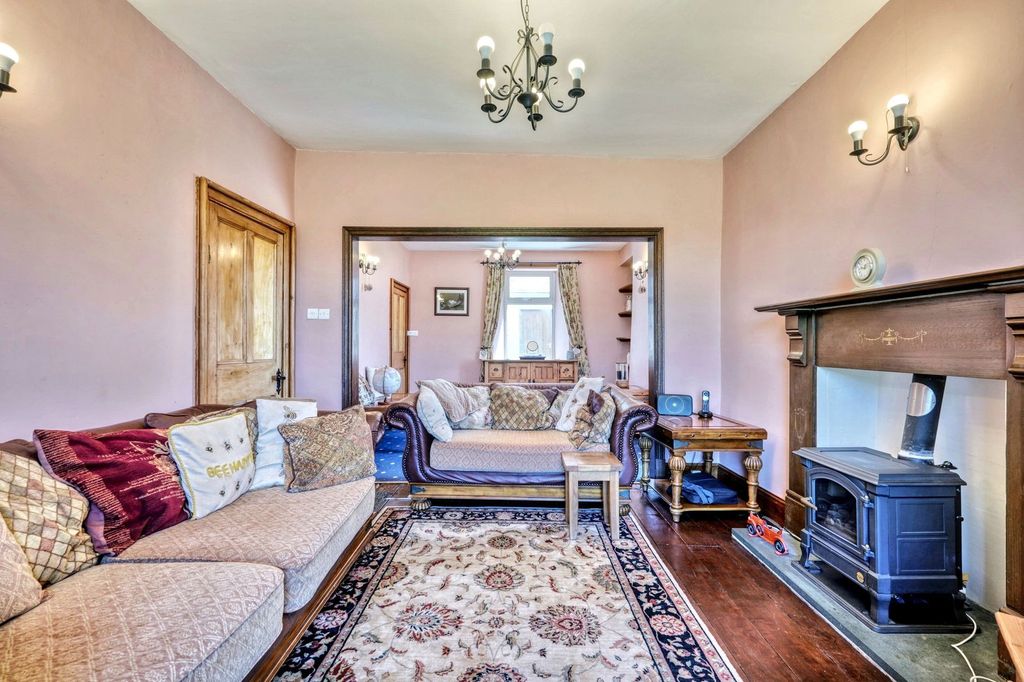 Property photo 2 of 34