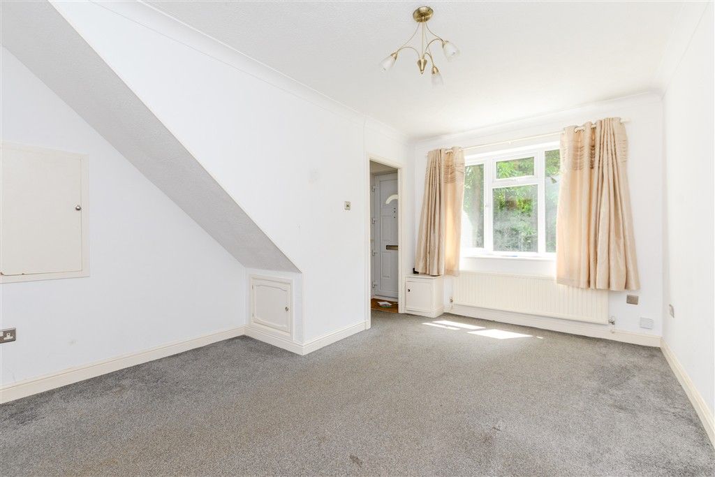 Property photo 3 of 10 Lounge