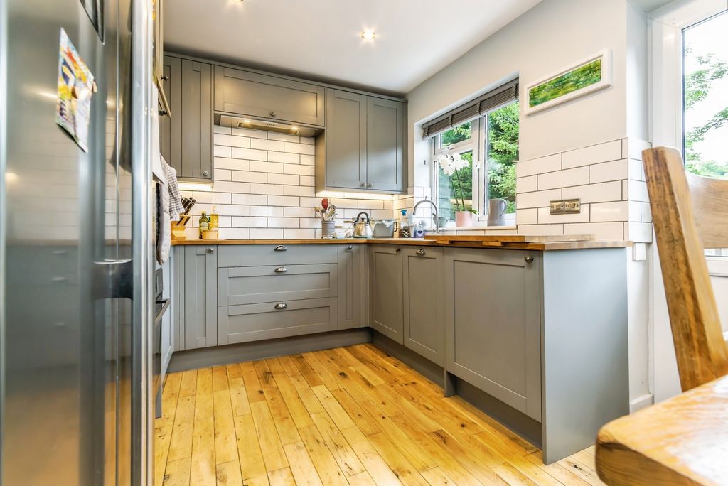 Property photo 3 of 20 Pbox-Img.Jpg