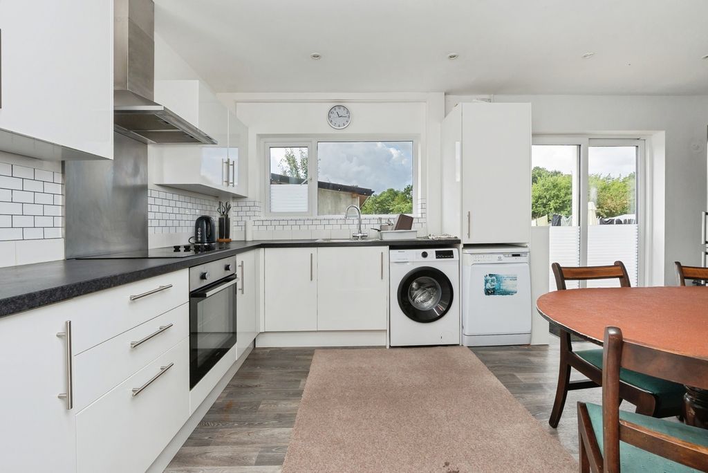 Property photo 2 of 18 Pbox-Img.Jpg