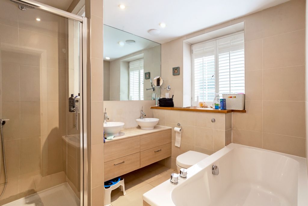 Property photo 3 of 11 Glenmore House 29...