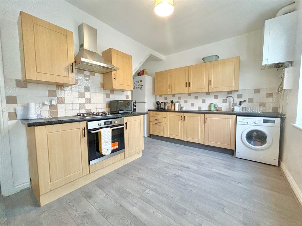 Property photo 3 of 7 Kitchen.Jpg