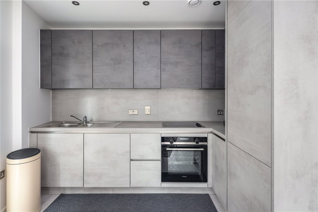 Property photo 3 of 22 Kitchen