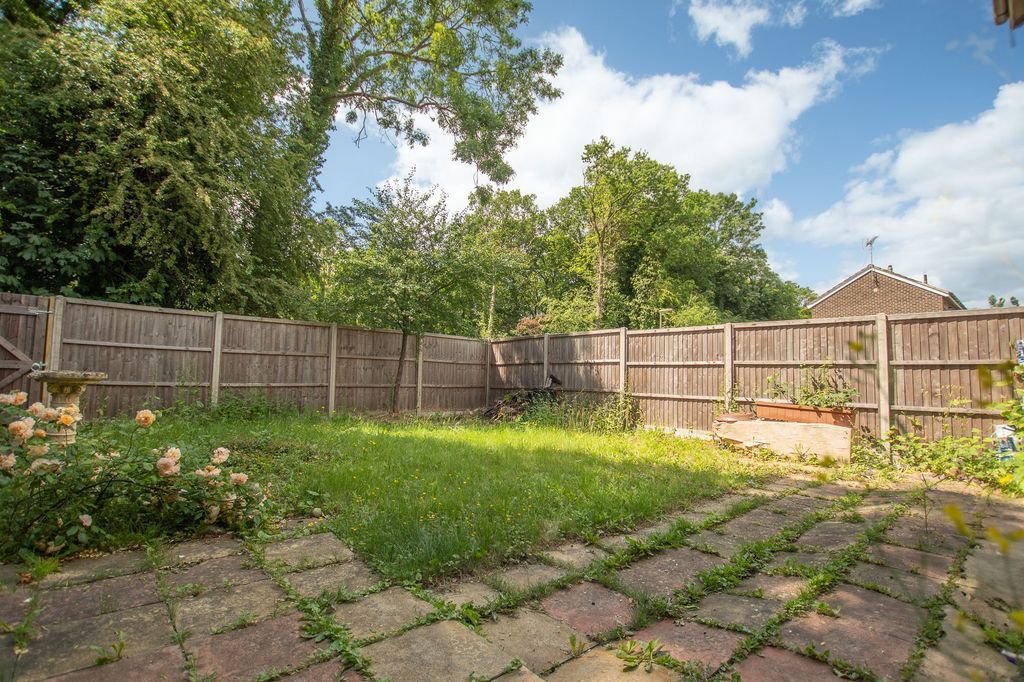 Property photo 2 of 12 Garden