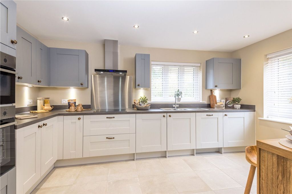 Property photo 2 of 17 Show Home