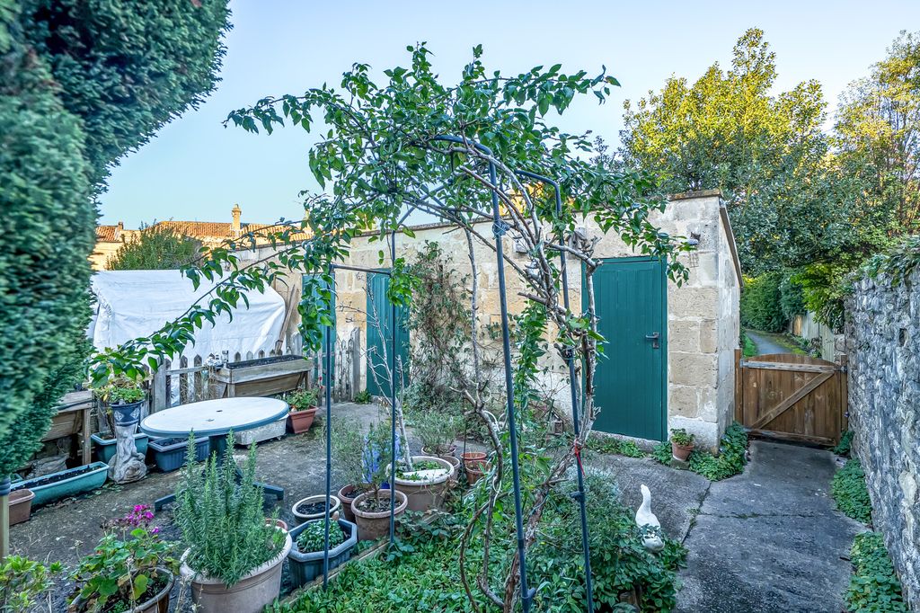 Property photo 2 of 11 Garden