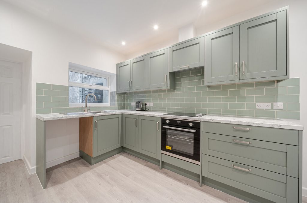 Property photo 2 of 16 1404083-2-697A852...