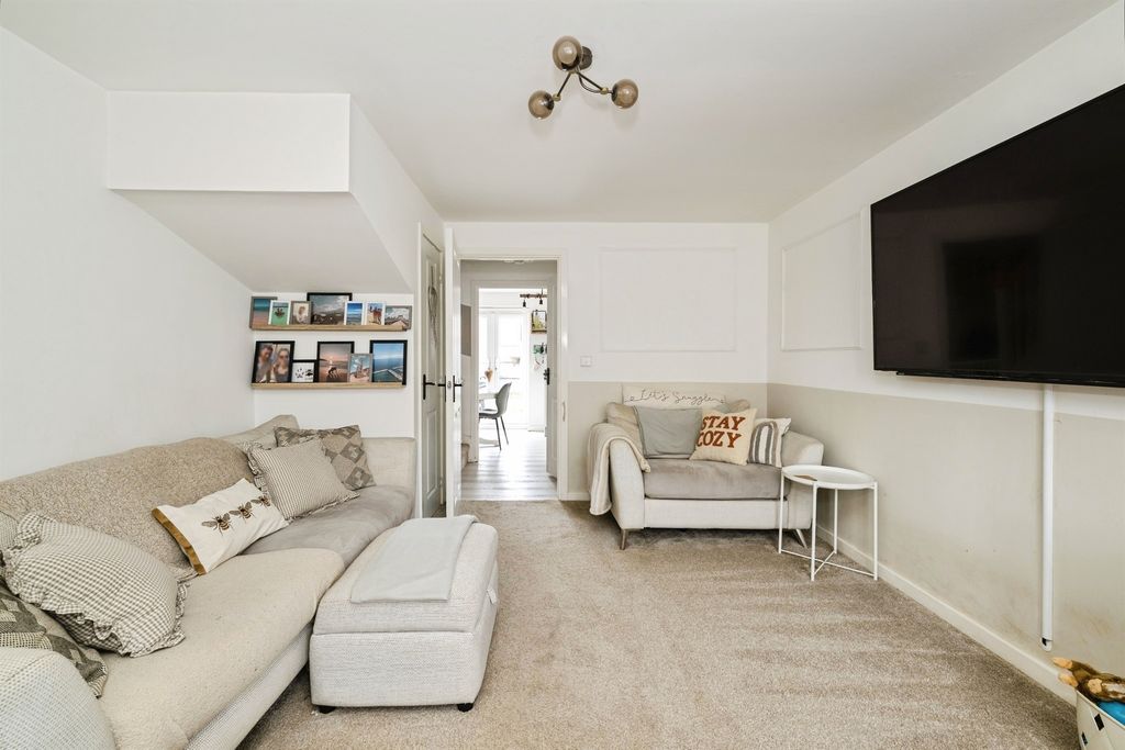 Property photo 3 of 19