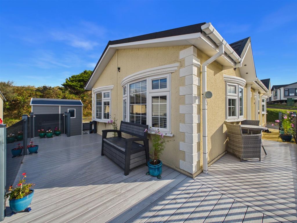 Property photo 1 of 15 Decking