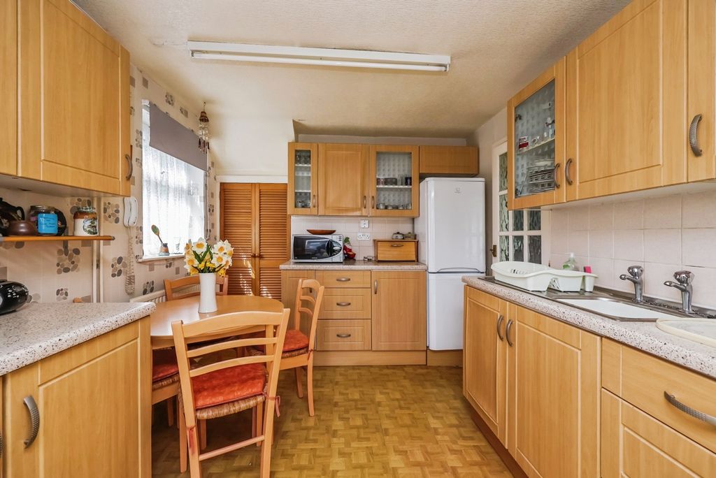 Property photo 3 of 15 Kitchen