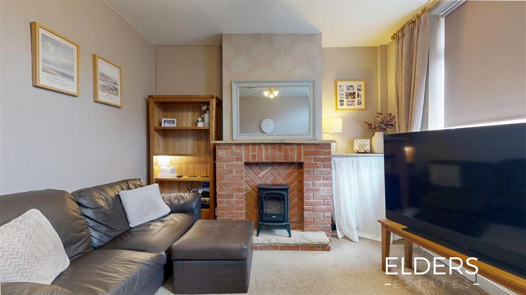Property photo 2 of 16 Lounge