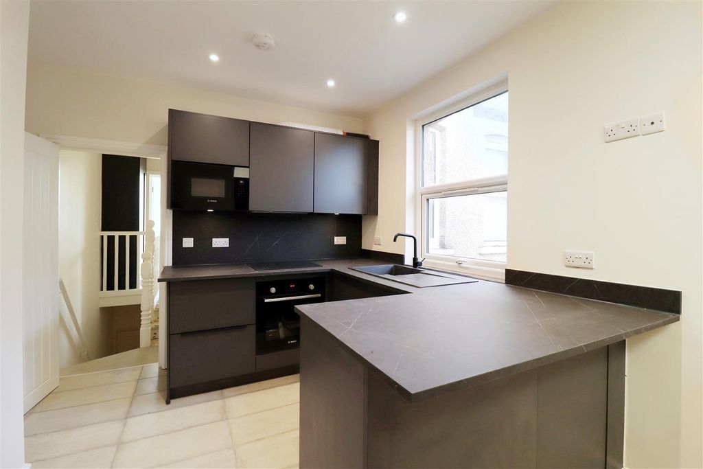 Property photo 2 of 14 Kitchen/Breakfast Room