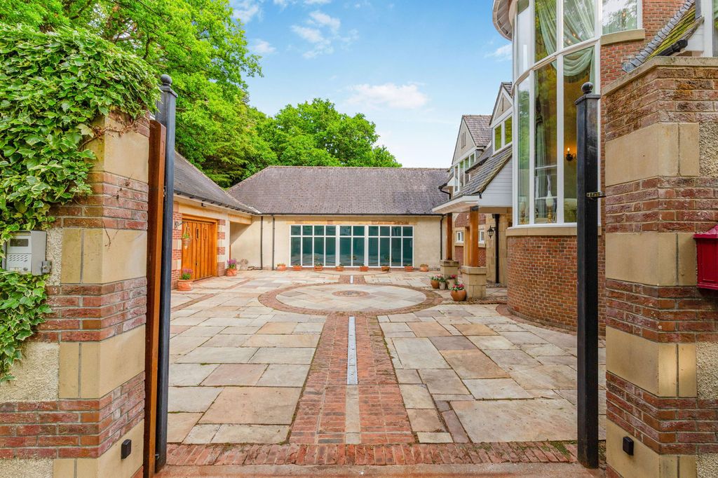 Property photo 1 of 34