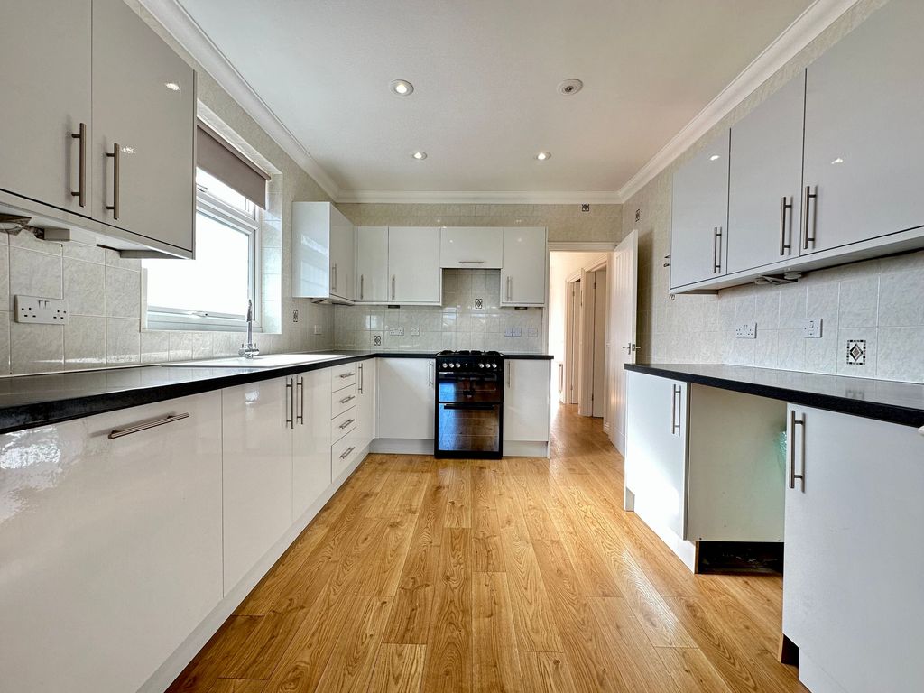Property photo 2 of 16 Kitchen