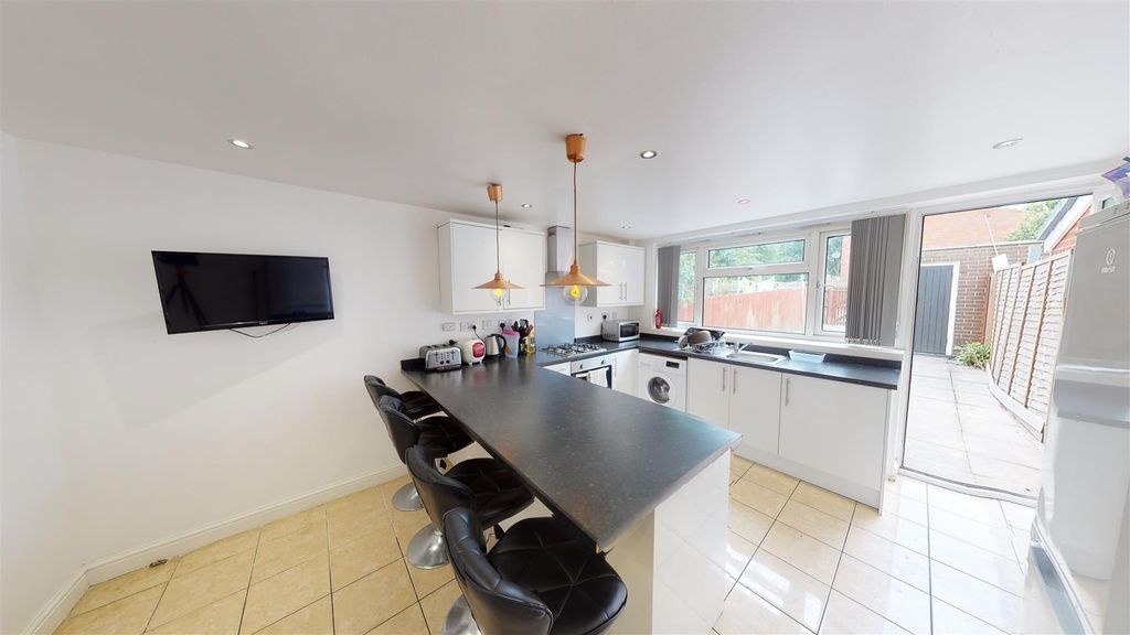 Property photo 1 of 14 Kitchen/ Lounge