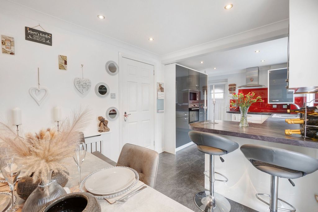 Property photo 3 of 29 Dining Room