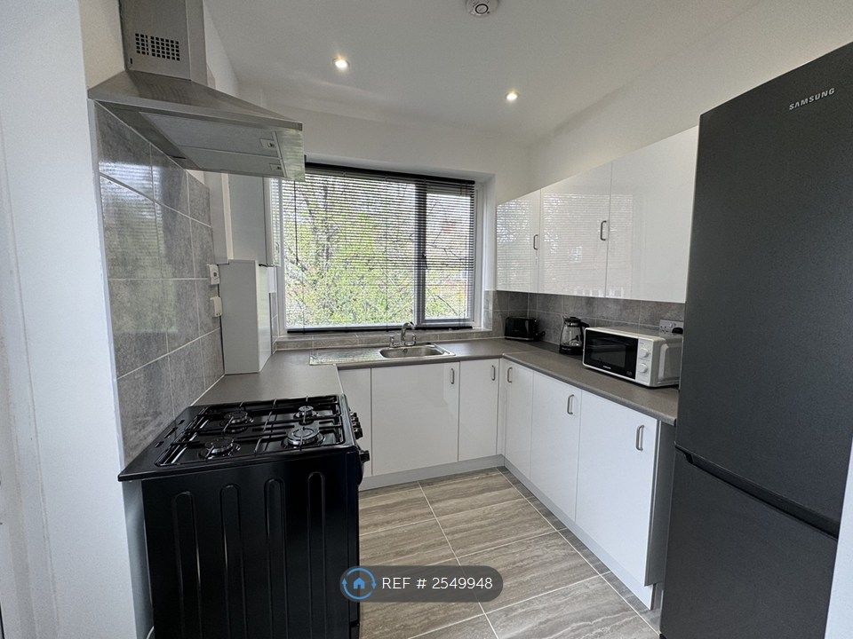 Property photo 2 of 18 Kitchen