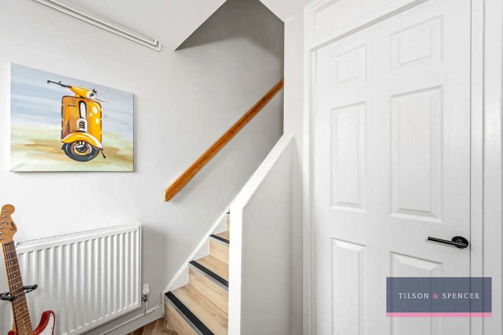 Property photo 2 of 13 0903202617_Tils_83 Kessock Close _N17 9Pw_004_Wm