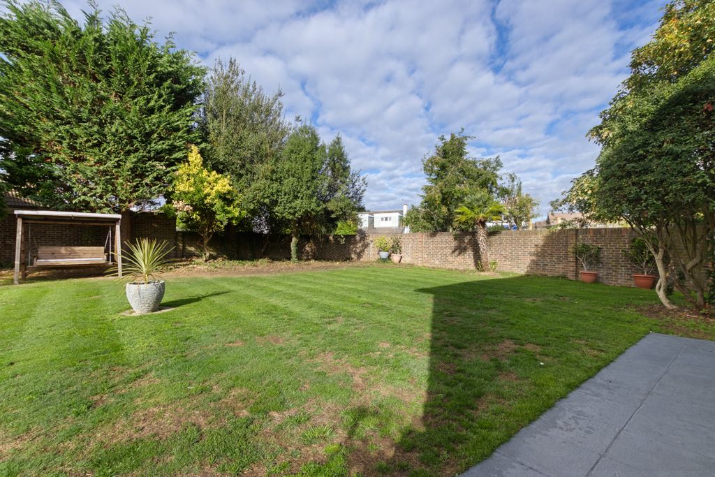 Property photo 2 of 20