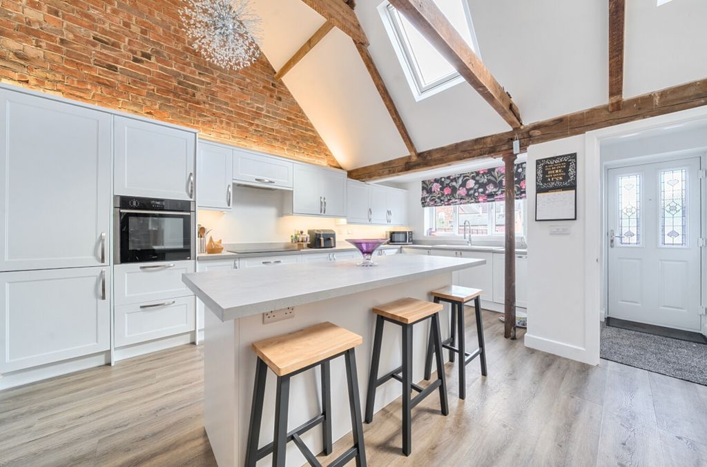 Property photo 1 of 22 1349539-24-68c32c1B49Ad7-Arw-1