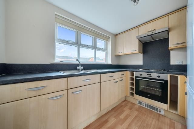 Property photo 3 of 18 Kitchen