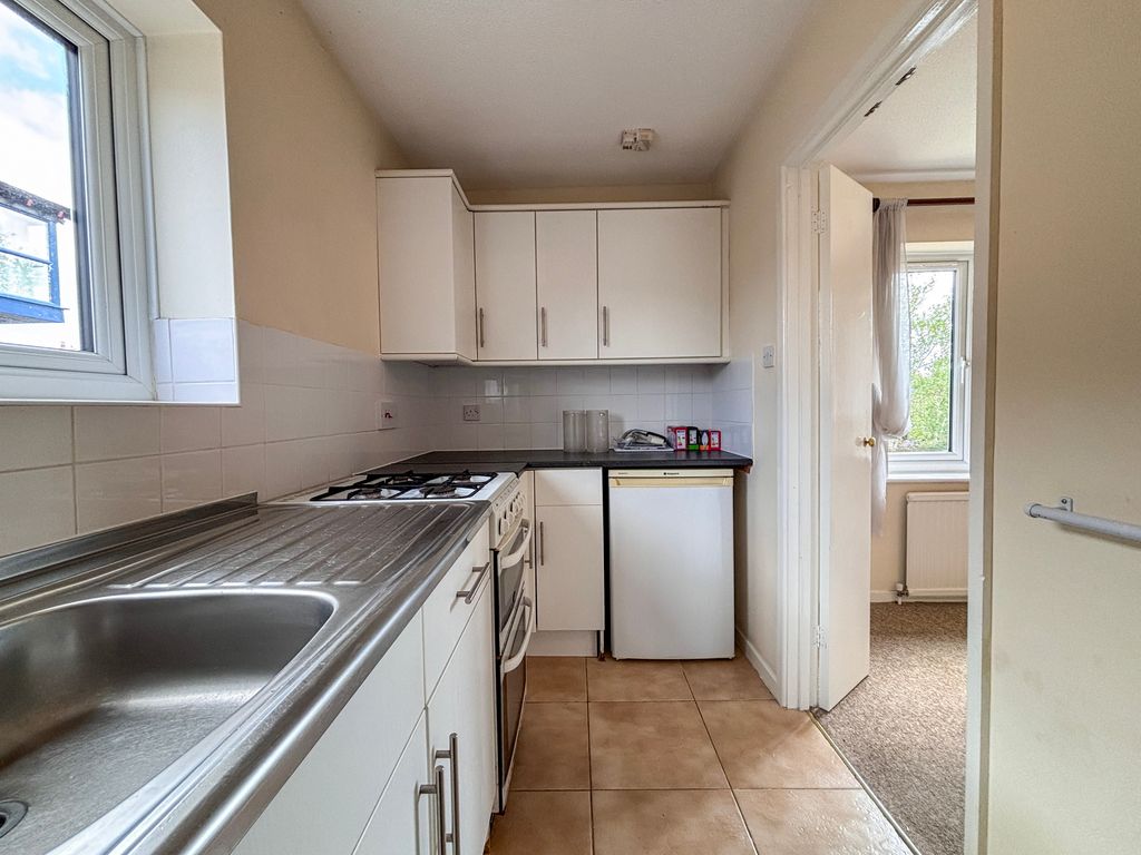 Property photo 3 of 7 Kitchen