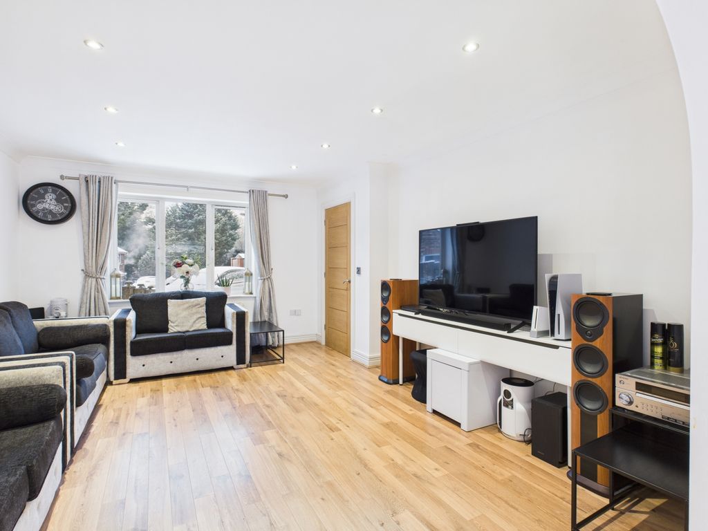 Property photo 3 of 21 Cam03729G0-Pr0205-Still017