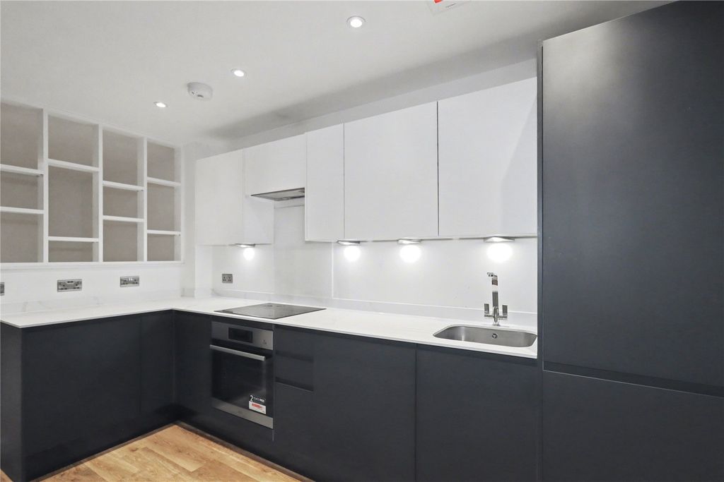 Property photo 3 of 10 Picture No. 13