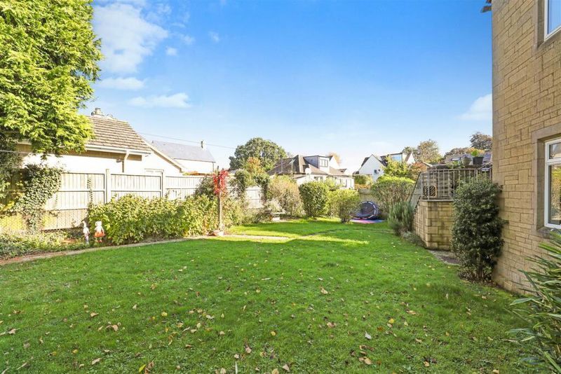 Property photo 3 of 10 Garden