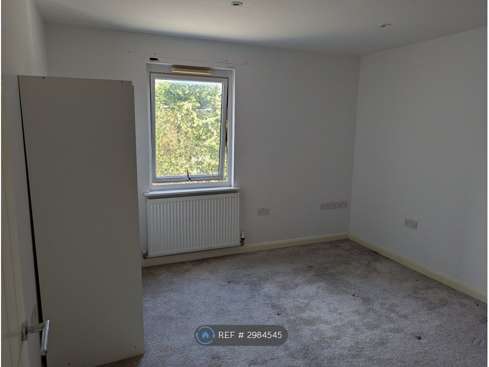 Property photo 3 of 7 Bedroom 2