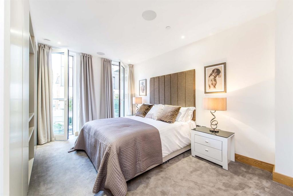 Property photo 3 of 10 Bedroom.Jpg