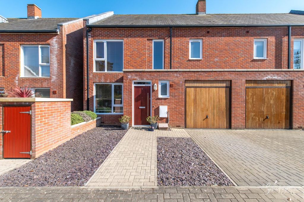 Property photo 1 of 33 Welcome To 6 Keats Vale
