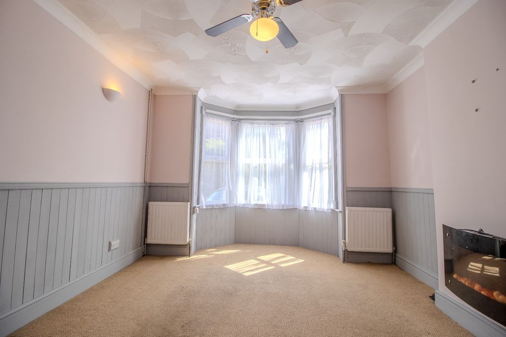 Property photo 2 of 18 5368702