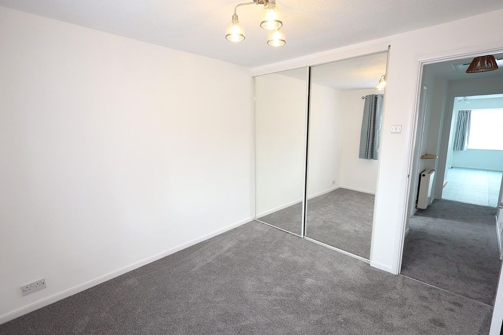 Property photo 3 of 8 Bedroom With Wardrobe