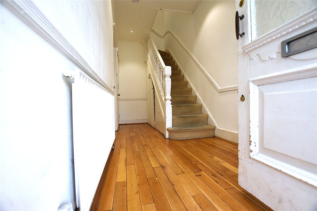 Property photo 2 of 28 Picture No. 11
