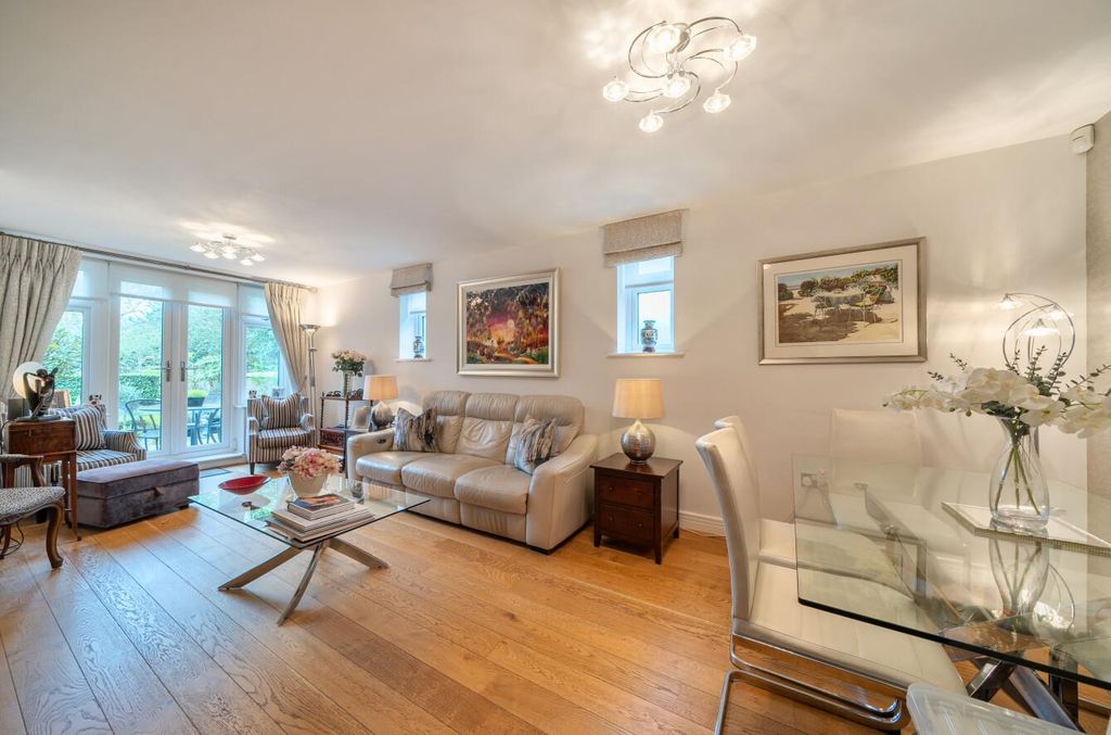 Property photo 2 of 16 Davidson Frost-Wellings, Dfw, Lansdowne Court, Bus