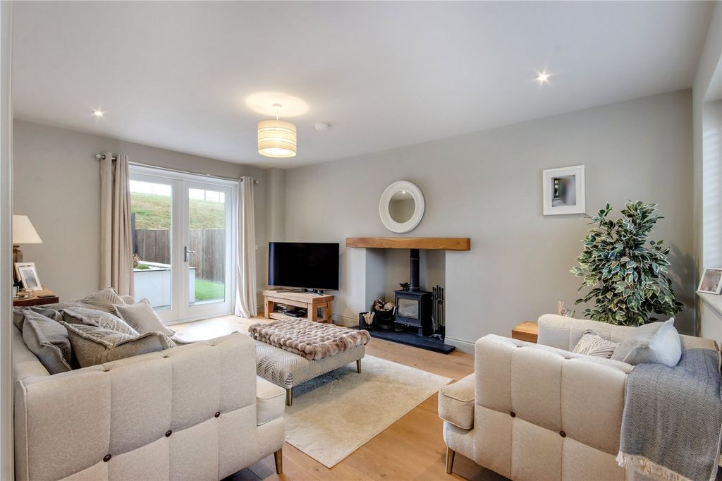 Property photo 3 of 15 Sitting Room