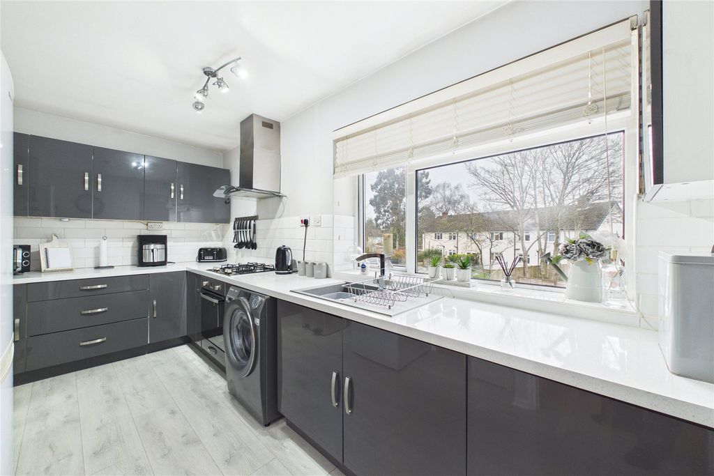 Property photo 3 of 10 Picture No. 12