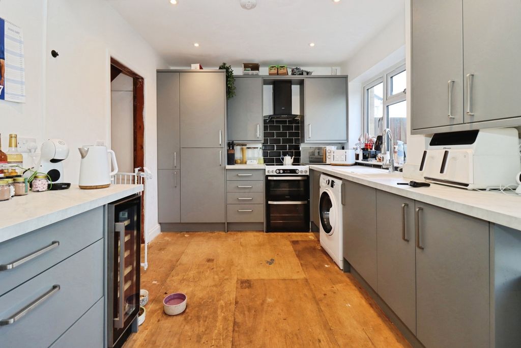 Property photo 1 of 20 Kitchen