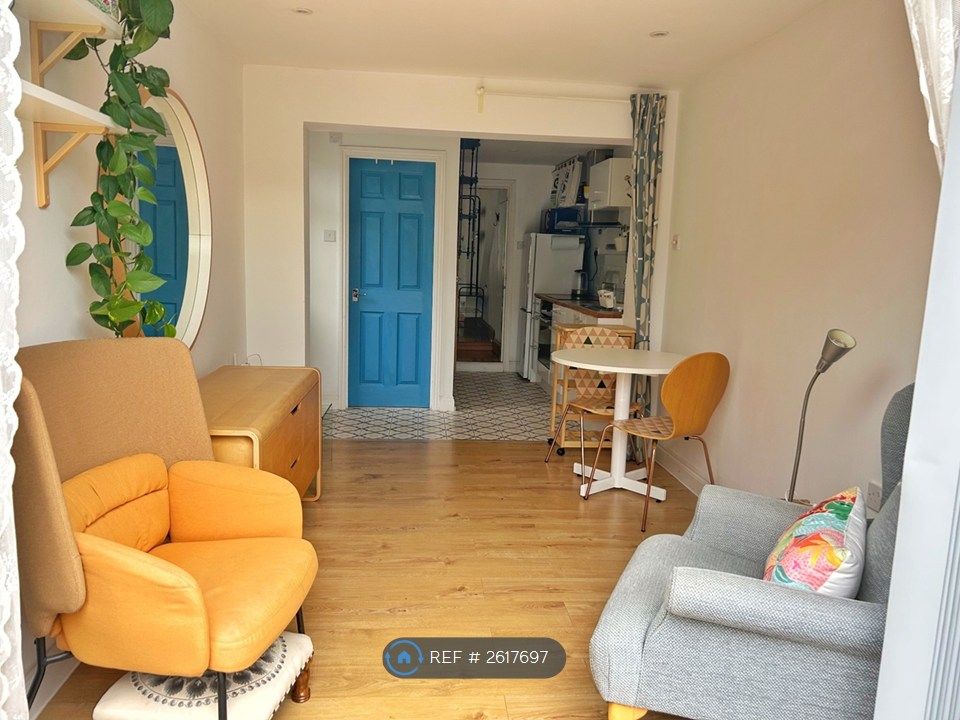 Property photo 1 of 11 Sitting Room