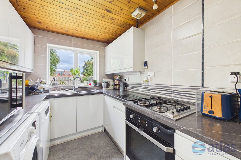 Property photo 3 of 29 Kitchen