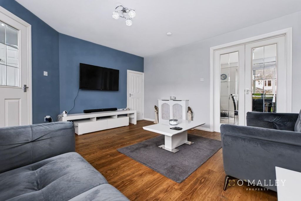 Property photo 3 of 13 Lounge
