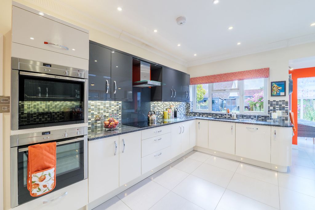 Property photo 3 of 28 5229315