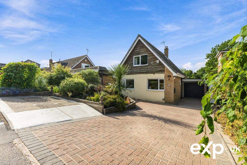Property photo 1 of 32