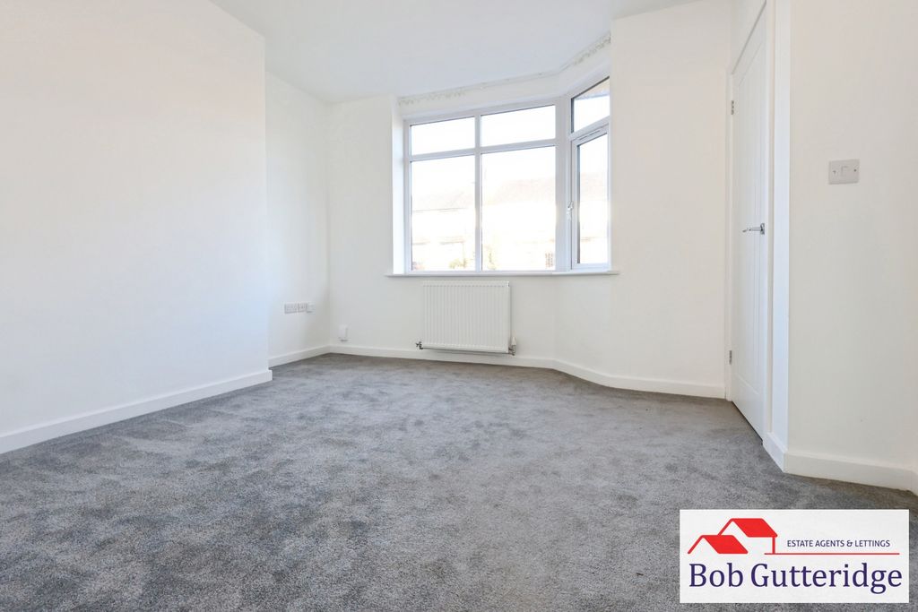 Property photo 2 of 28 Bay Fronted Lounge