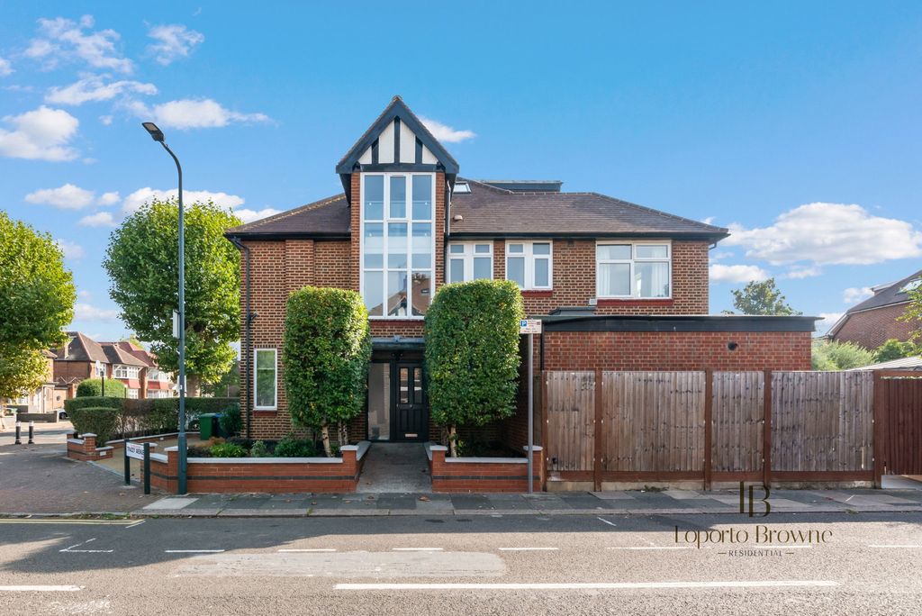 Property photo 1 of 39