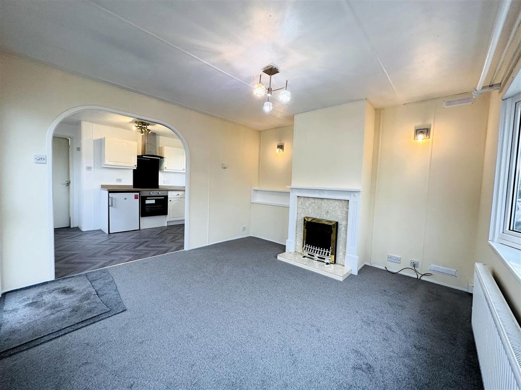 Property photo 2 of 11 Lounge Kitch.Jpg