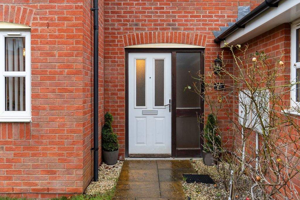 Property photo 2 of 33