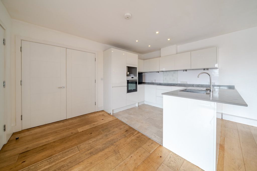 Property photo 2 of 19 1524469-9-6Ab266F...