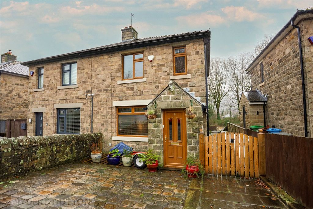 Property photo 1 of 18 Front